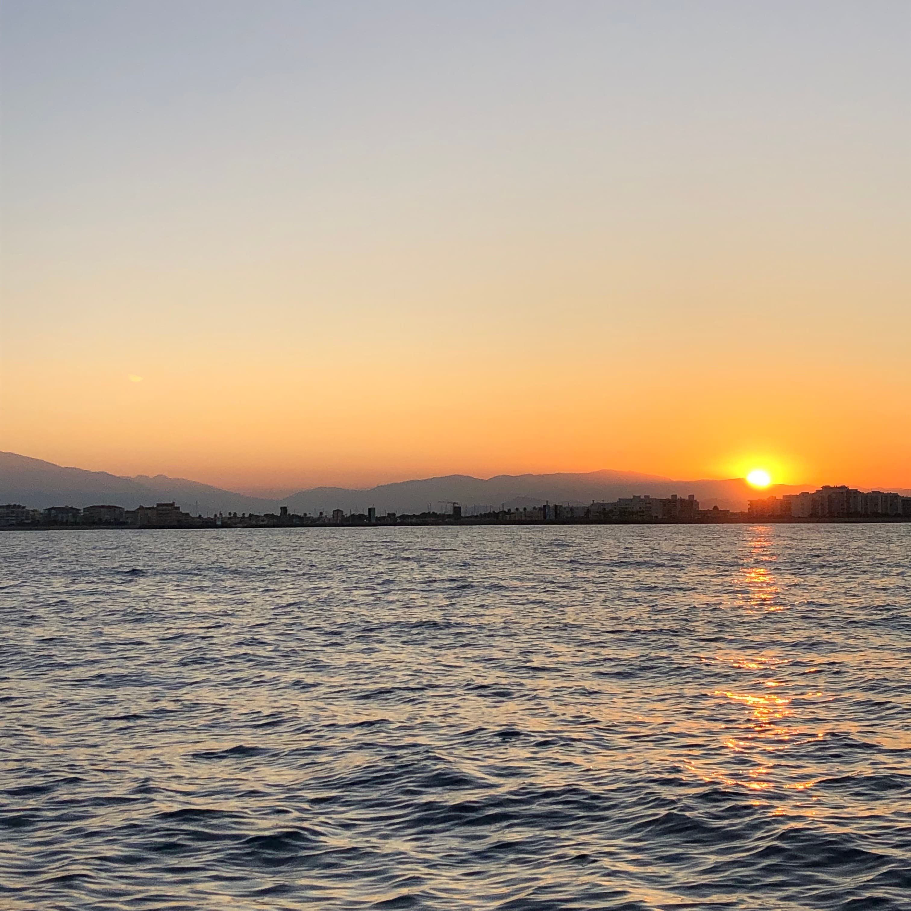 couché de soleil sur étang